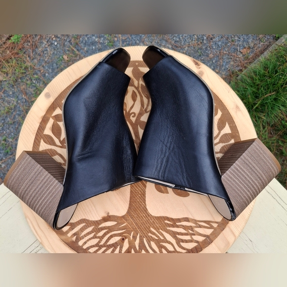 Kenneth Cole Reaction Top Notch Black Leather Peep Toe Stacked Heel Mules **READ - Picture 3 of 11